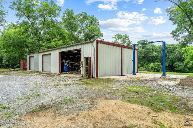 300 Highway 42, Byron, GA 31008