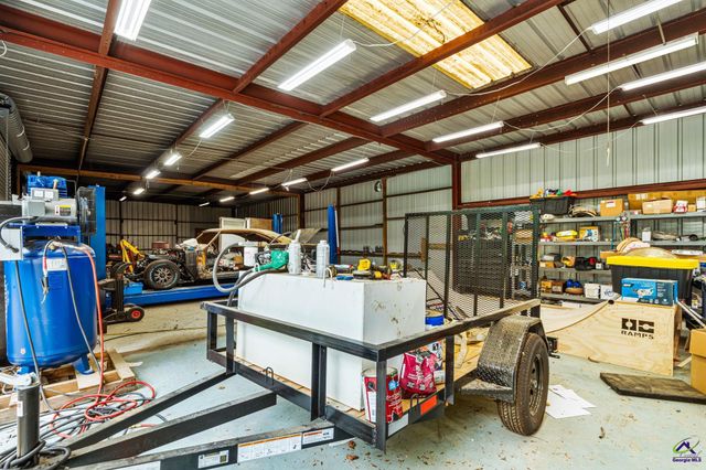 300 Highway 42, Byron, GA 31008