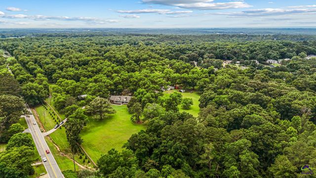 300 Highway 42, Byron, GA 31008