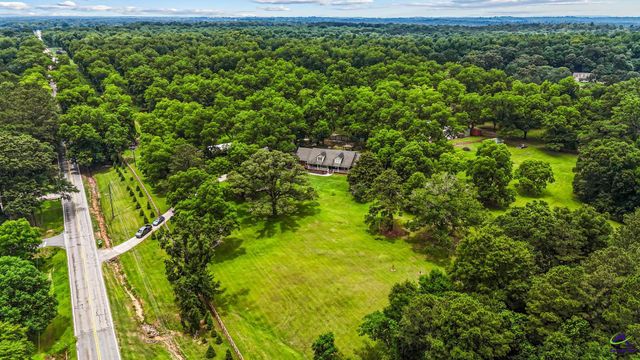 300 Highway 42, Byron, GA 31008
