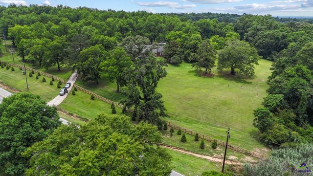 300 Highway 42, Byron, GA 31008