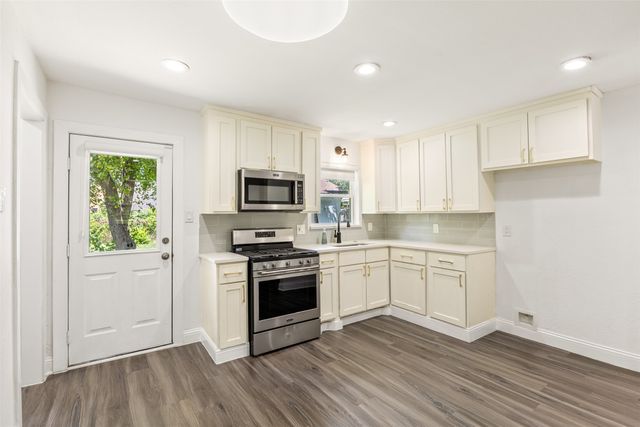 2111 El Capitan Drive, Dallas, TX 75228