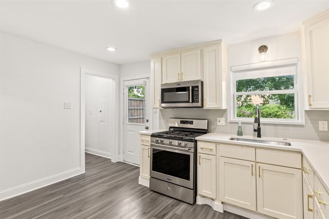 2111 El Capitan Drive, Dallas, TX 75228