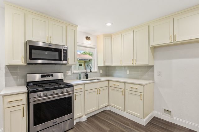 2111 El Capitan Drive, Dallas, TX 75228