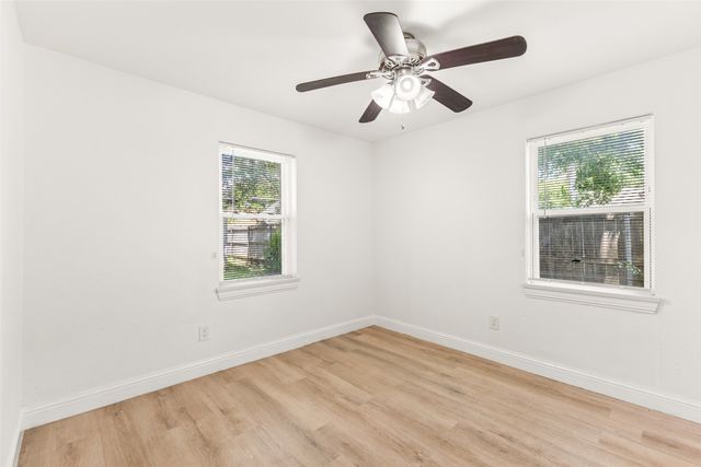 2111 El Capitan Drive, Dallas, TX 75228