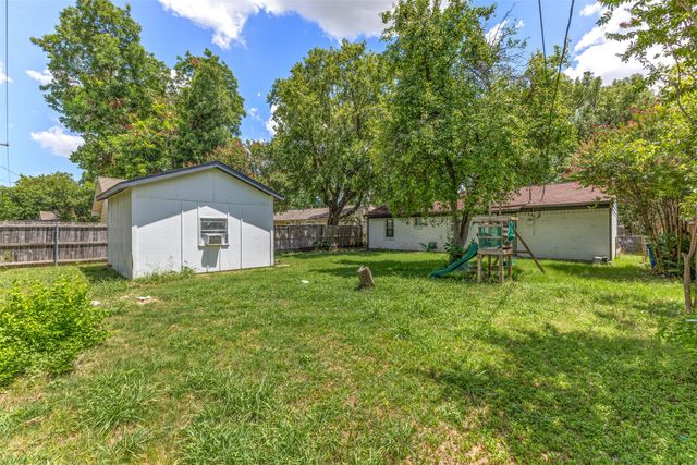 2111 El Capitan Drive, Dallas, TX 75228