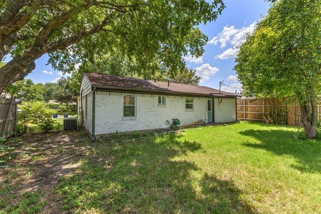 2111 El Capitan Drive, Dallas, TX 75228