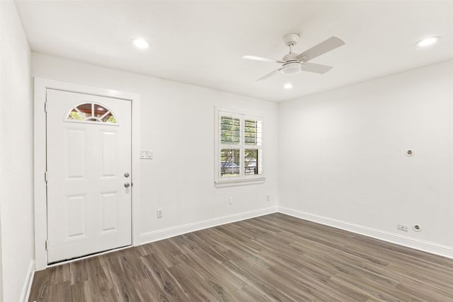 2111 El Capitan Drive, Dallas, TX 75228