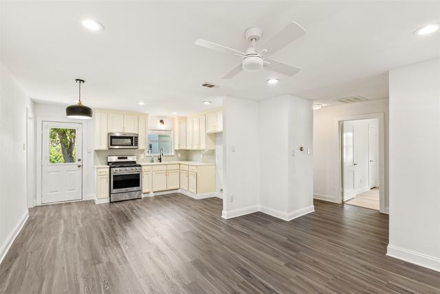 2111 El Capitan Drive, Dallas, TX 75228
