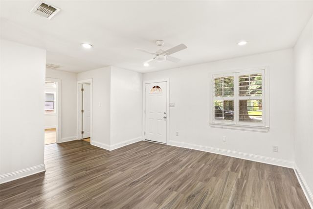 2111 El Capitan Drive, Dallas, TX 75228