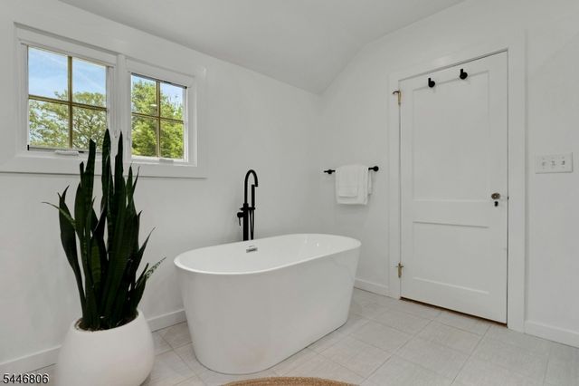 35 Hamilton Rd, Morristown Town, NJ 07960