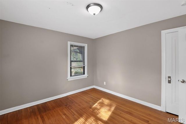 9527 Roslan Place, St Louis, MO 63114