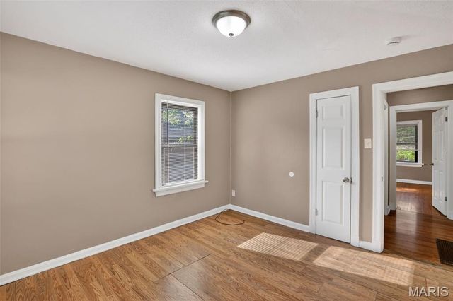 9527 Roslan Place, St Louis, MO 63114