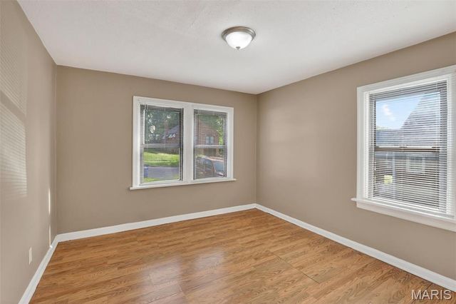 9527 Roslan Place, St Louis, MO 63114