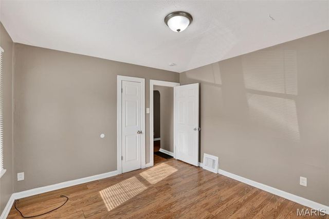 9527 Roslan Place, St Louis, MO 63114