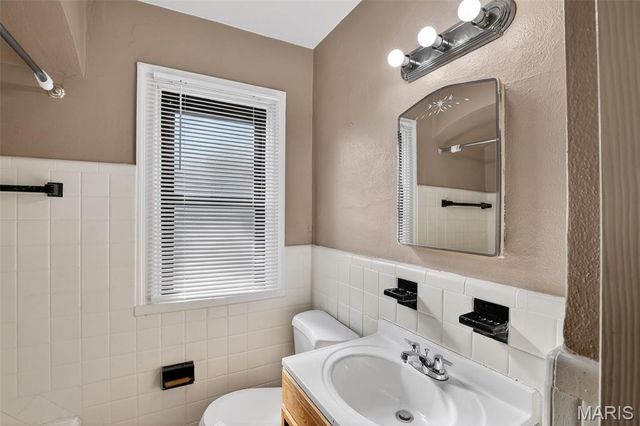 9527 Roslan Place, St Louis, MO 63114