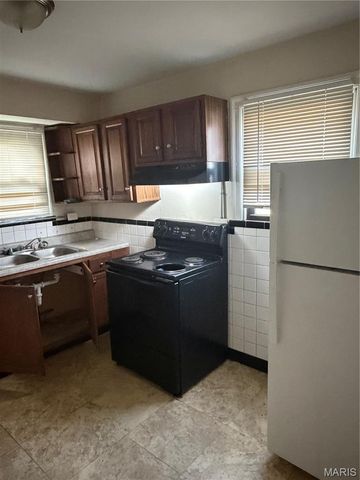 9527 Roslan Place, St Louis, MO 63114