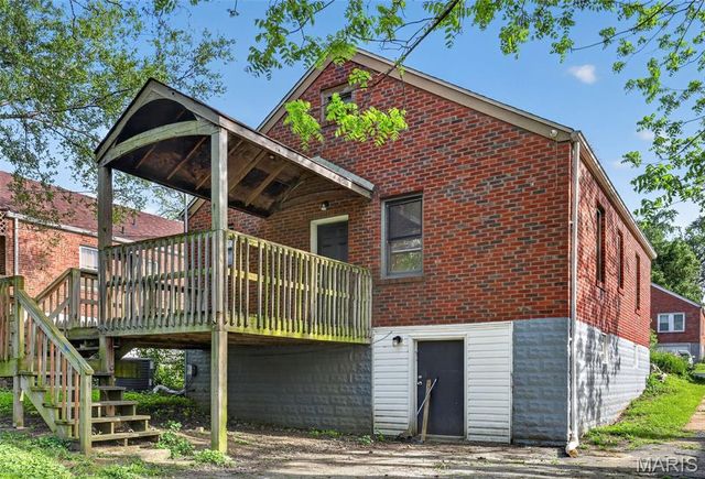 9527 Roslan Place, St Louis, MO 63114