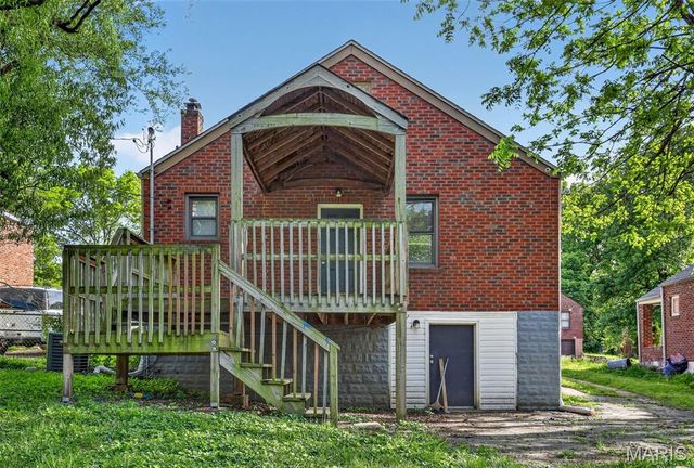 9527 Roslan Place, St Louis, MO 63114
