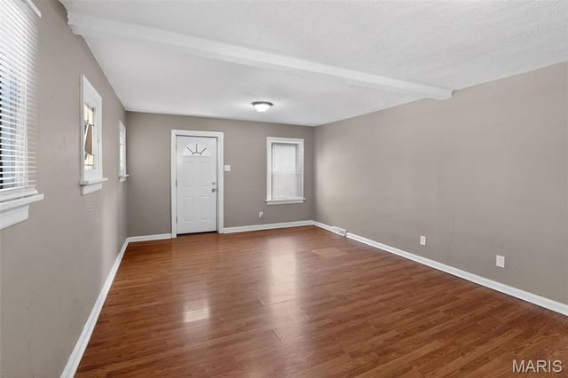 9527 Roslan Place, St Louis, MO 63114