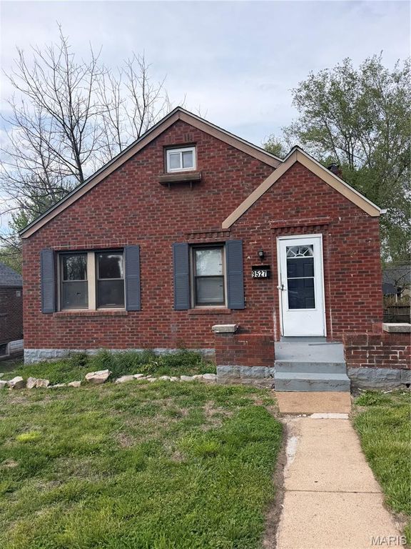 9527 Roslan Place, St Louis, MO 63114