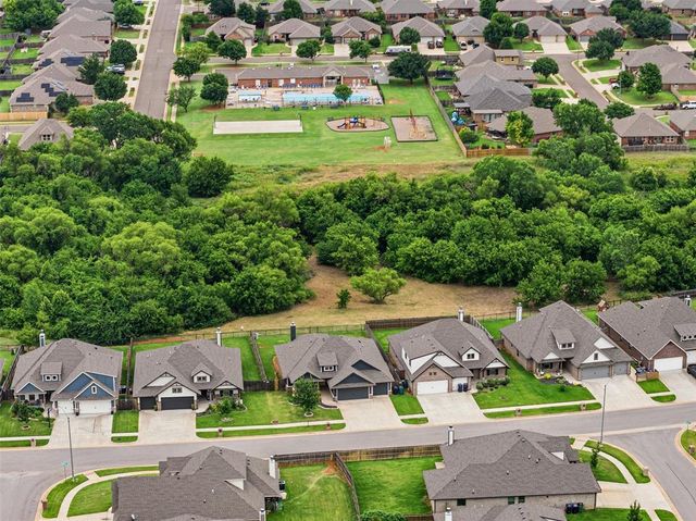 14024 Kamber Drive, Yukon, OK 73099