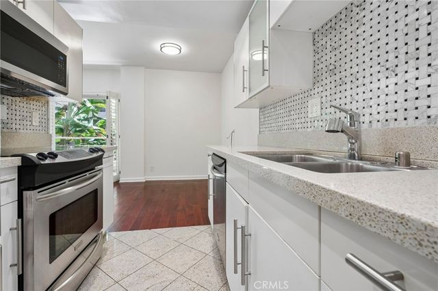 1131 Alta Loma, West Hollywood, CA 90069