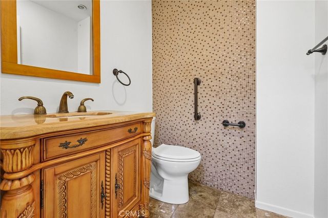 1131 Alta Loma, West Hollywood, CA 90069