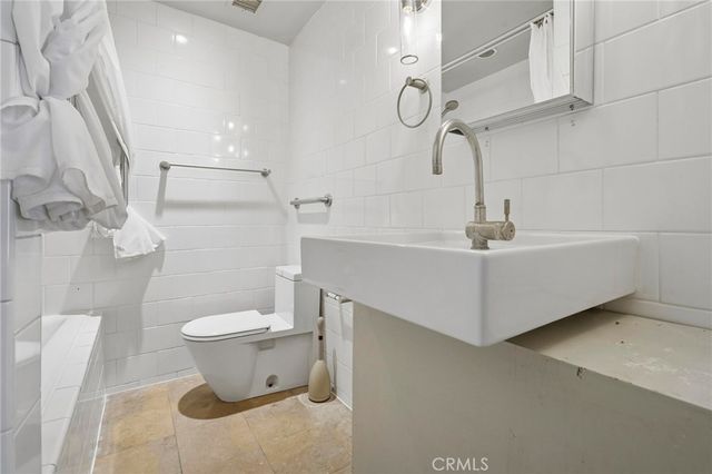 1131 Alta Loma, West Hollywood, CA 90069