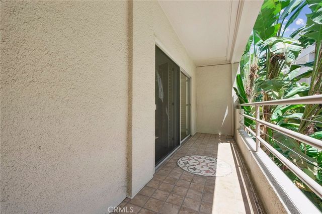 1131 Alta Loma, West Hollywood, CA 90069