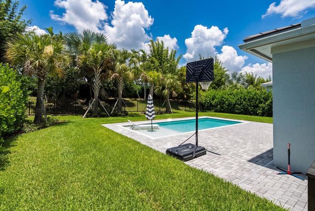 9264 CRESTVIEW Circle, Palm Beach Gardens, FL 33412