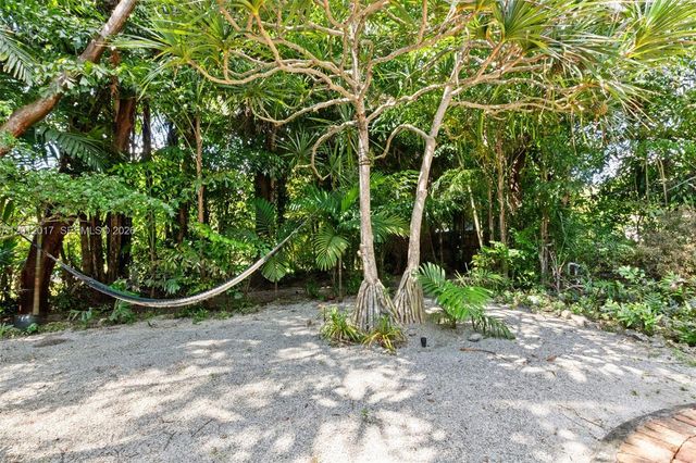 11220 SW 74th Ave, Pinecrest, FL 33156