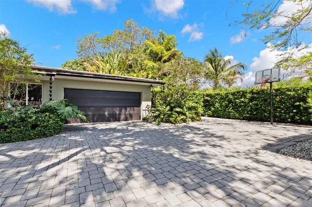 11220 SW 74th Ave, Pinecrest, FL 33156