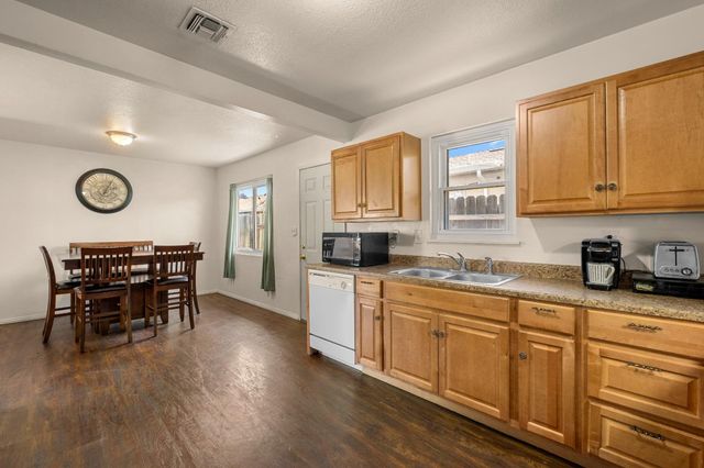 2306 51st Ave, Sacramento, CA 95822