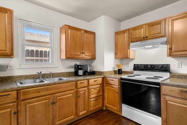 2306 51st Ave, Sacramento, CA 95822