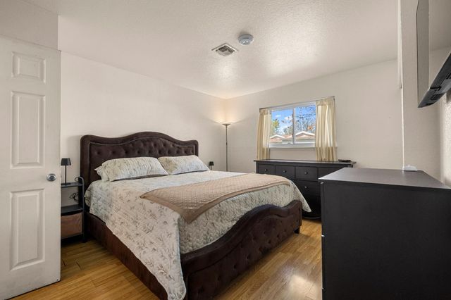 2306 51st Ave, Sacramento, CA 95822