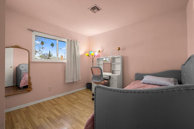 2306 51st Ave, Sacramento, CA 95822