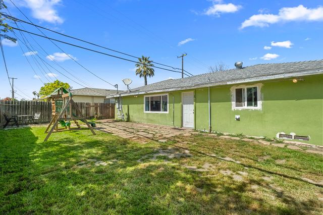 2306 51st Ave, Sacramento, CA 95822