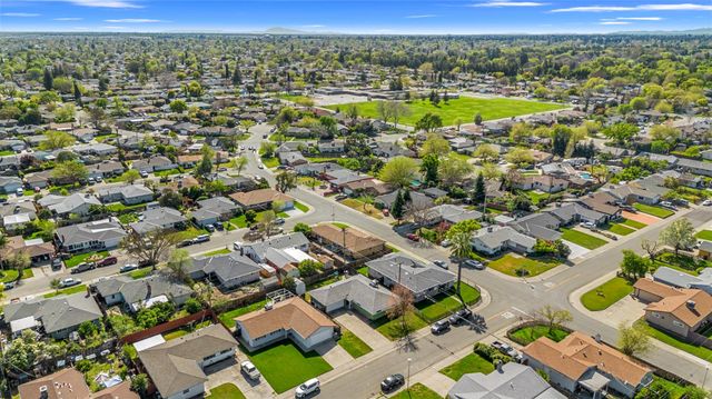 2306 51st Ave, Sacramento, CA 95822