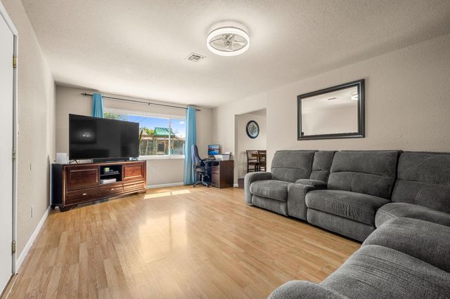 2306 51st Ave, Sacramento, CA 95822