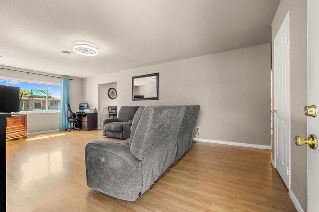 2306 51st Ave, Sacramento, CA 95822