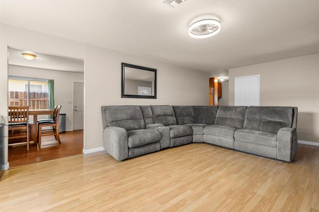 2306 51st Ave, Sacramento, CA 95822