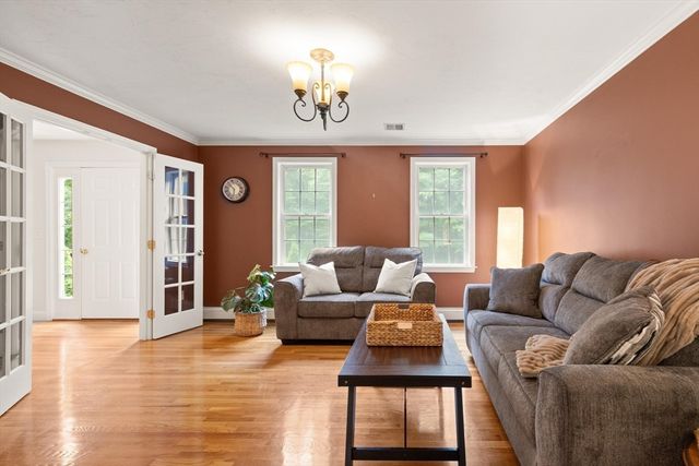 5 Winchester Rd, Medway, MA 02053