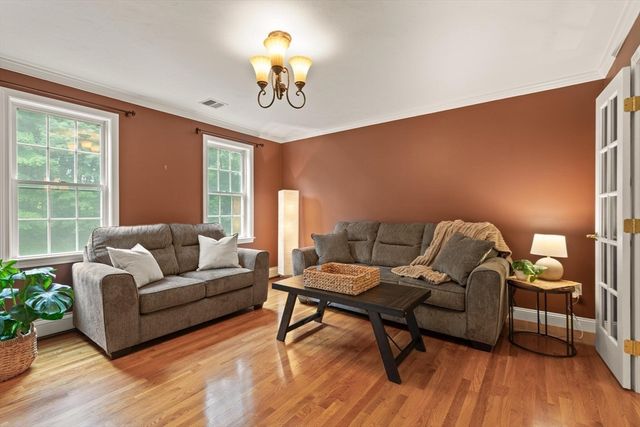 5 Winchester Rd, Medway, MA 02053
