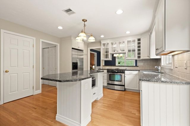 5 Winchester Rd, Medway, MA 02053