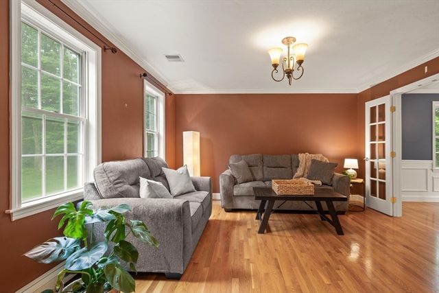 5 Winchester Rd, Medway, MA 02053