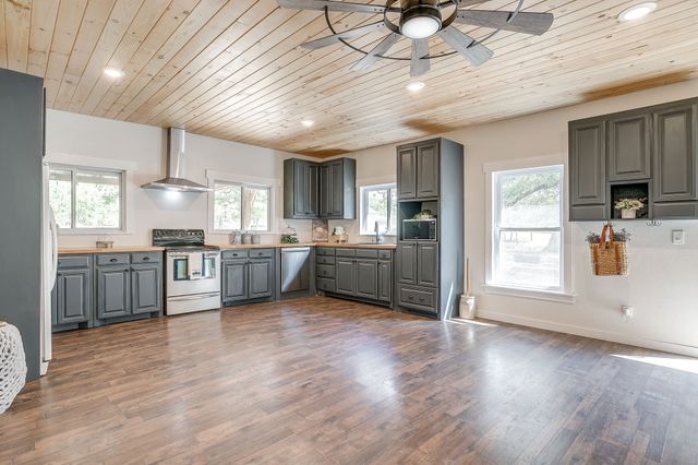 136 Hill County Road 1413 E, Grandview, TX 76050