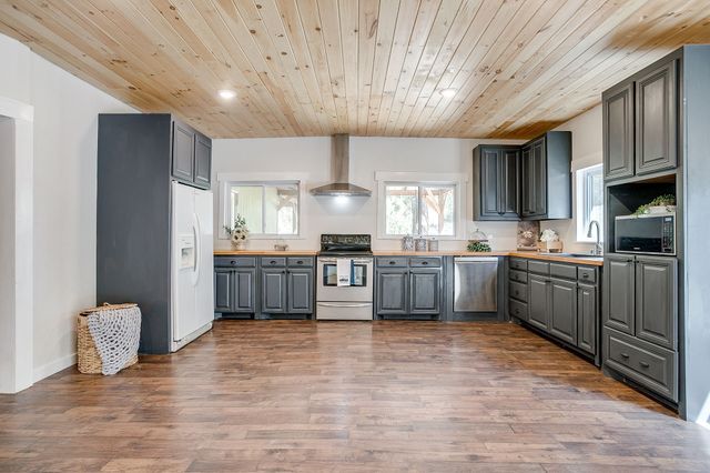 136 Hill County Road 1413 E, Grandview, TX 76050