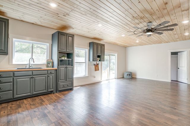 136 Hill County Road 1413 E, Grandview, TX 76050