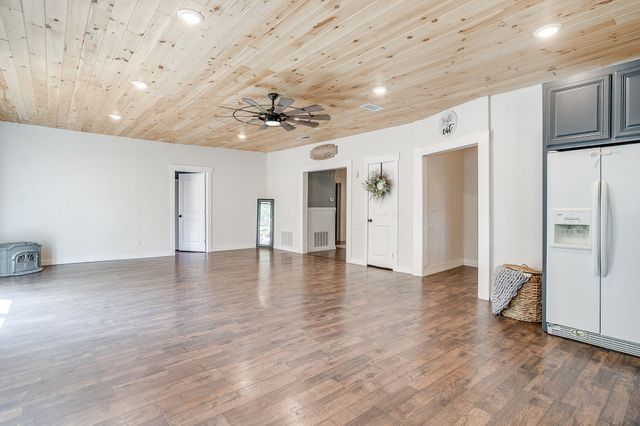 136 Hill County Road 1413 E, Grandview, TX 76050